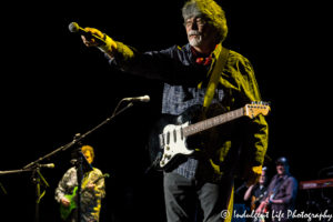 Randy Owen of country band Alabama live at Starlight Theatre, Kansas City concert photography.