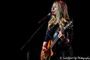 Nancy Wilson of Heart at Starlight Theatre, Kansas City concert photography.