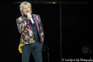 Rod Stewart singing "This Old Heart of Mine" live at Sprint Center in downtown Kansas City, MO on October 16, 2018.