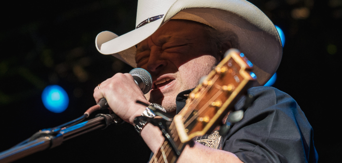 Mark Chesnutt performed live at Star Pavilion inside of Ameristar Casino Hotel Kansas City on November 16, 2019.