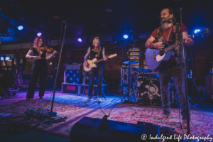 Steve Earle performing with guitarist Chris Masterson and fiddle player Eleanor Whitmore at Knuckleheads Saloon in Kansas City, MO on July 9, 2021