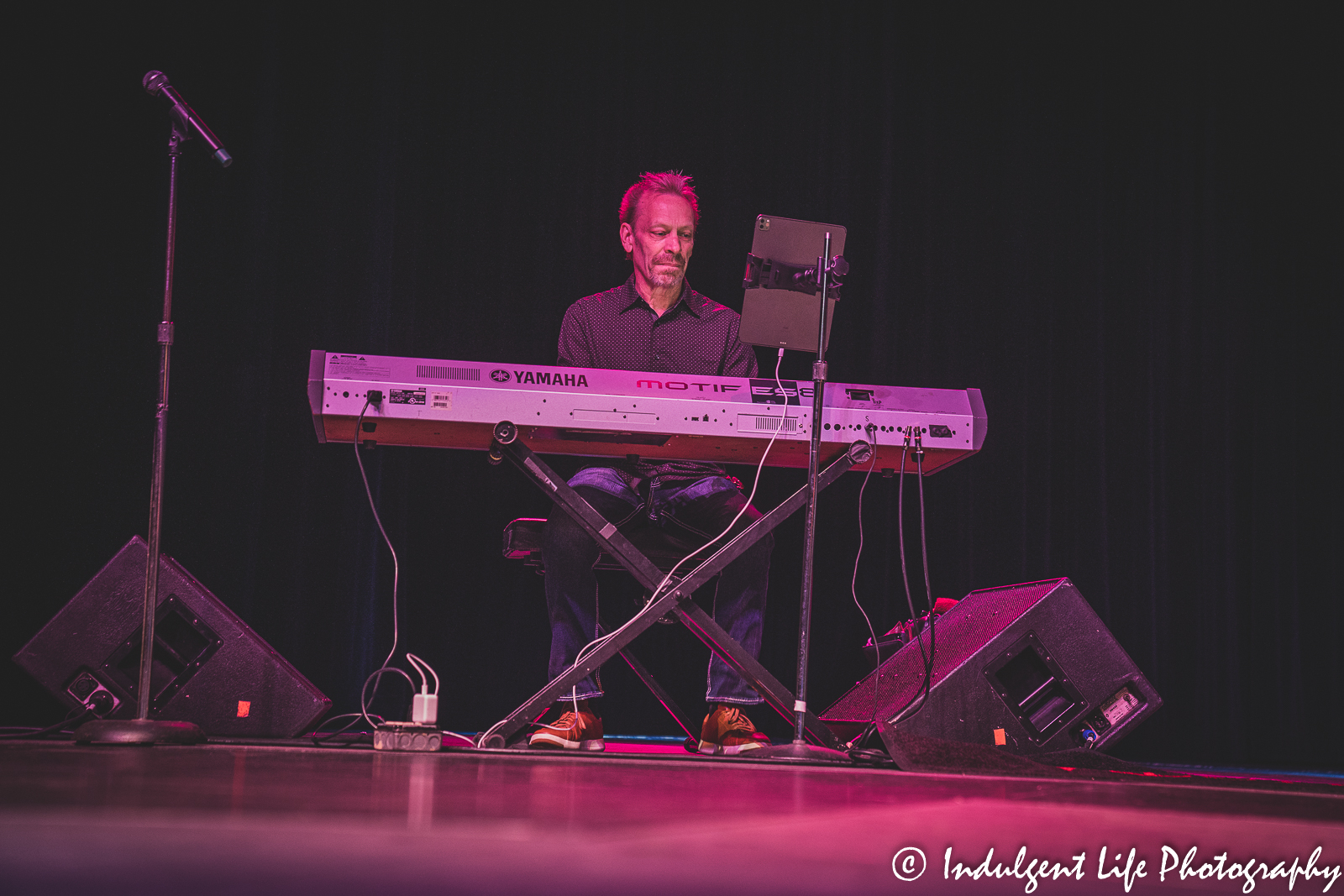 Keyboard player for Moore & Moore at TG Sheppard at Ameristar Casino's Star Pavilion in Kansas City, MO on April 23, 2022.