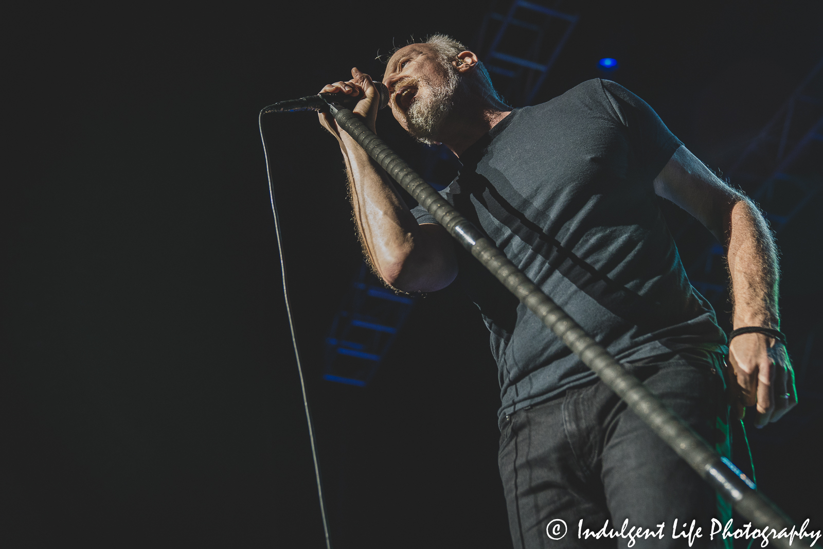 Frontman Chris Barron of Spin Doctors singing live at Star Pavilion inside of Ameristar Casino in Kansas City, MO on October 21, 2022.