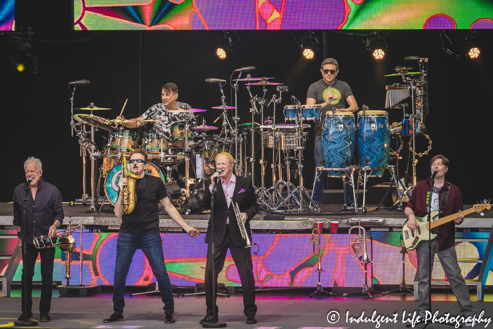 Chicago band members James Pankow and Lee Loughnane singing together at Starlight Theatre in Kansas City, MO on May 26, 2023.