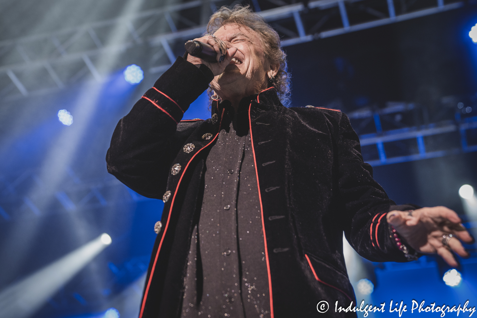 Russell Hitchcock of Australian soft rock duo Air Supply singing "Sweet Dreams" at Ameristar Casino in Kansas City, MO on May 4, 2024.