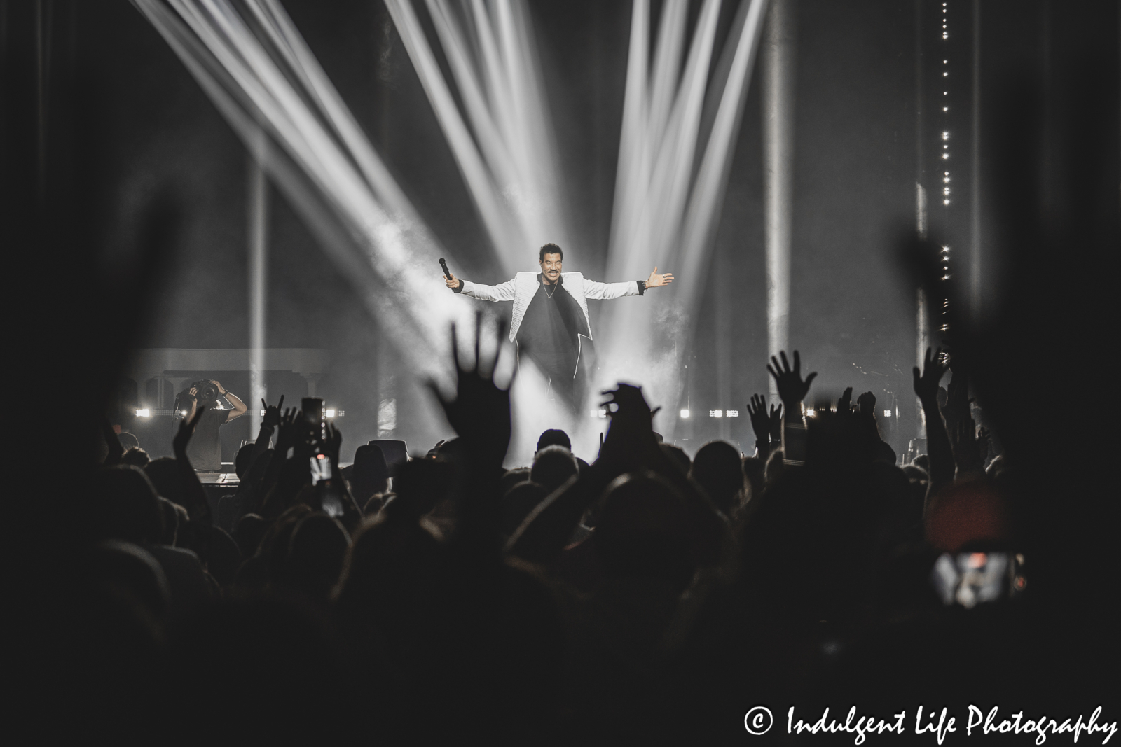 Fans going crazy as Lionel Richie finishes performing "Hello" at T-Mobile Center in downtown Kansas City, MO on June 6, 2024.